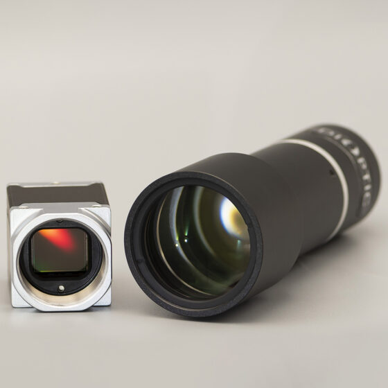 Bi-telecentric lens by DIOPTIC and a camera sensor