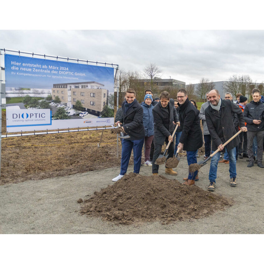 DIOPTIC GmbH sets milestone for new building with ground-breaking ceremony